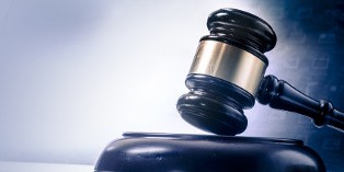 L'assurance protection juridique peut prendre en charge les frais de dépense pénale.